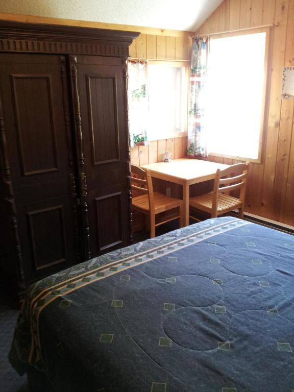 Steamboat Mountain Chalets Spillimacheen Quarto foto