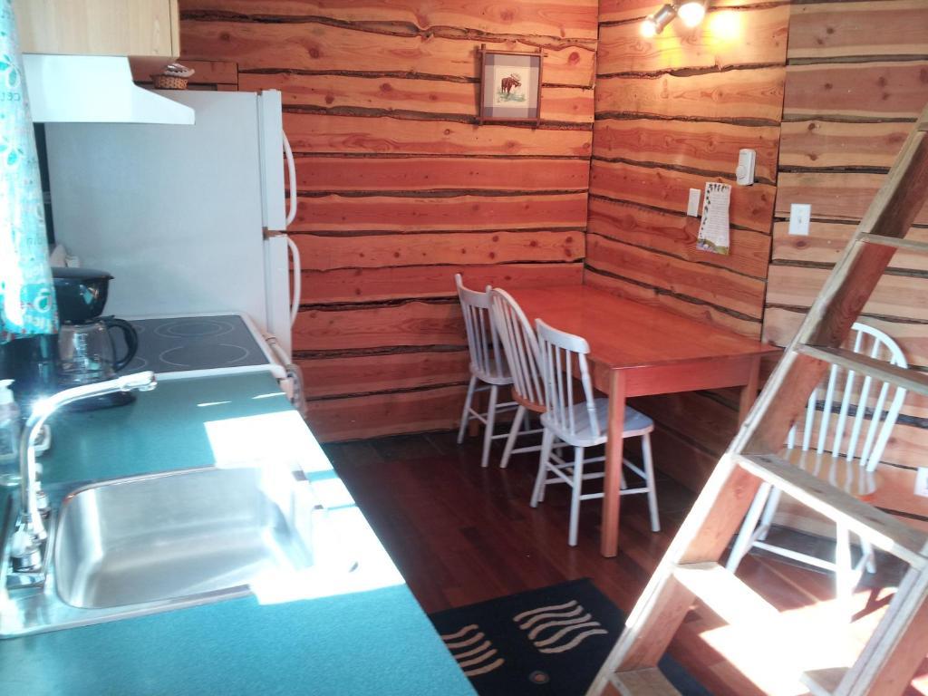 Steamboat Mountain Chalets Spillimacheen Quarto foto