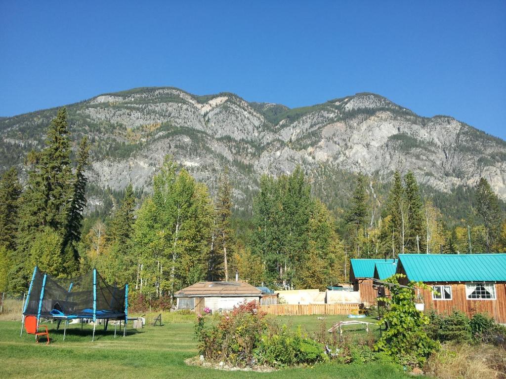 Steamboat Mountain Chalets Spillimacheen Exterior foto